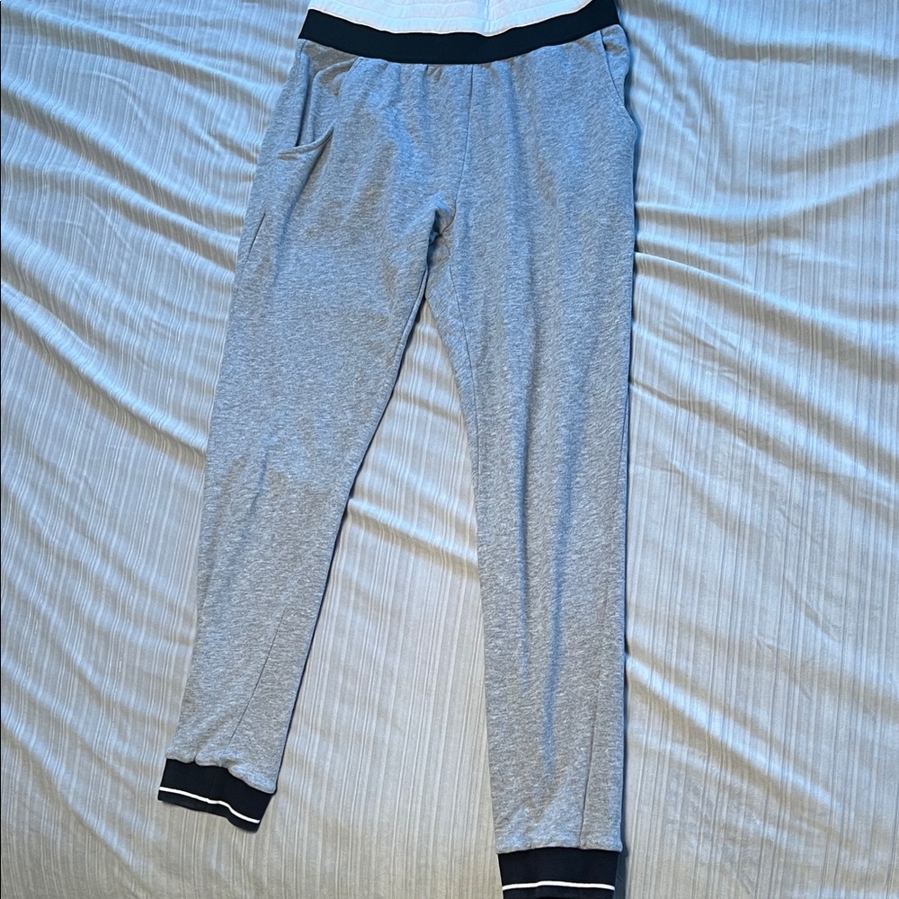 2xist women’s Gray Joggers with Black Accents